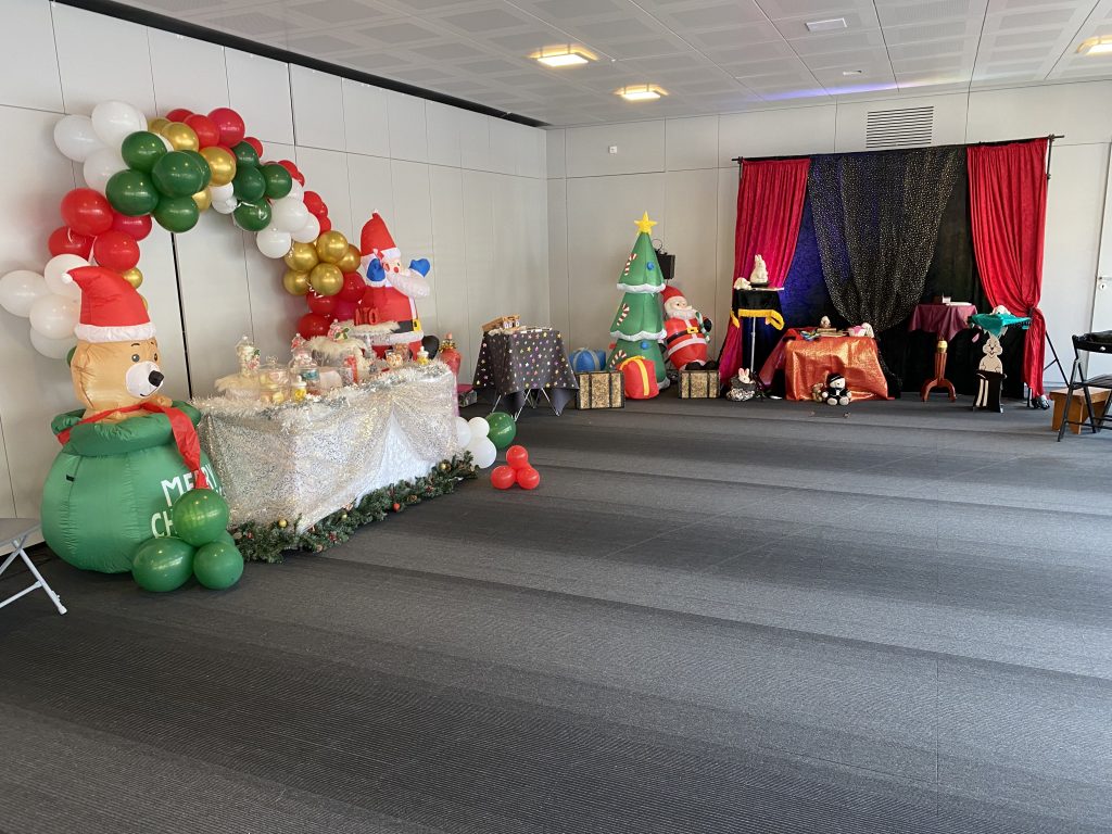 Décoration Ballon pour un Arbre de Noël à Monaco