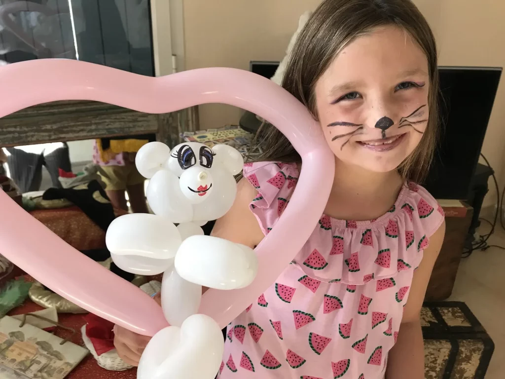 Danny le Magicien propose un Ballon coeur rose avec nounours blanc pour l'Anniversaire d'un Enfant à Nice